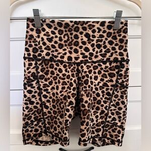 Colorfulkoala high rise 6” biker shorts with side pockets Leopard Print Size S